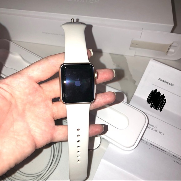 Apple Watch - Picture 2 of 6